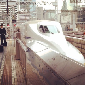 Shinkansen para Shin-Osaka chamado Hikari